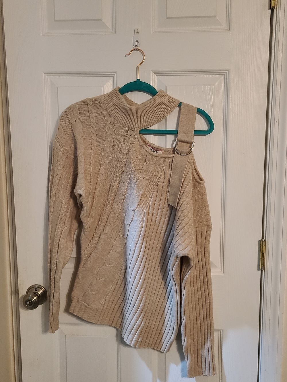 ANDREE BY UNIT Beige Asymmetrical One-Shoulder Cable Knit Sweater